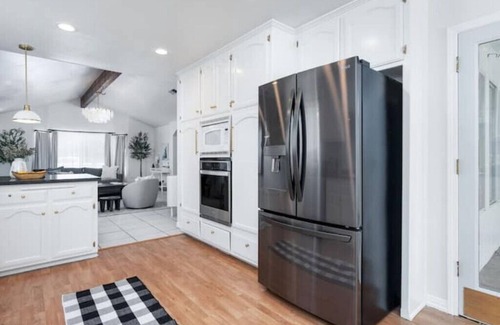 Greenacres Casa | 4bd Luxury Country Escape w POOL