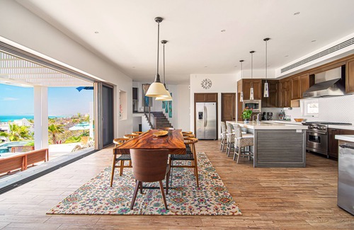 Buzzards Casa | 4BD Ocean View Villa Walking Distance from the Pristine Beach