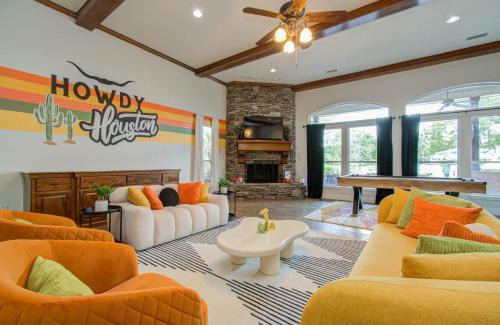 Conroe Casa | 4BD - Pool & Movie Theater - Lake Conroe Nearby