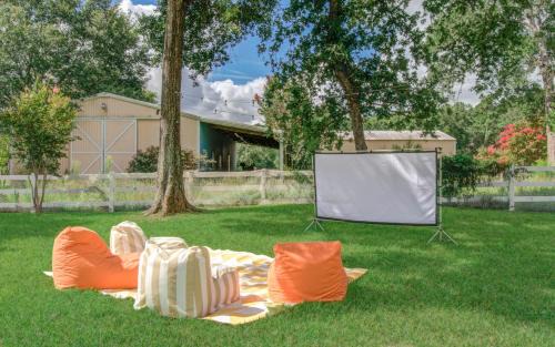 Conroe Casa | 4BD - Pool & Movie Theater - Lake Conroe Nearby