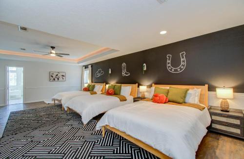 Conroe Casa | 4BD - Pool & Movie Theater - Lake Conroe Nearby