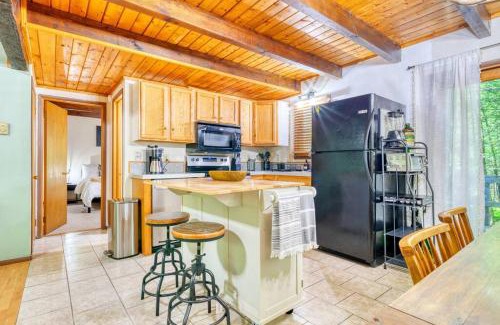 Lake Ariel Casa | 4BDR Hot Tub Game Room