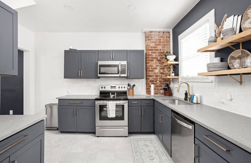 Holy Cross Casa | 4bed 2bath Convention NBA 8 min walk Downtown Indy