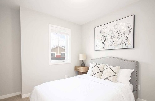 Fort Gary Casa | 4Bed 2Bath Townhouse with Laundry, Parking & Wi-Fi