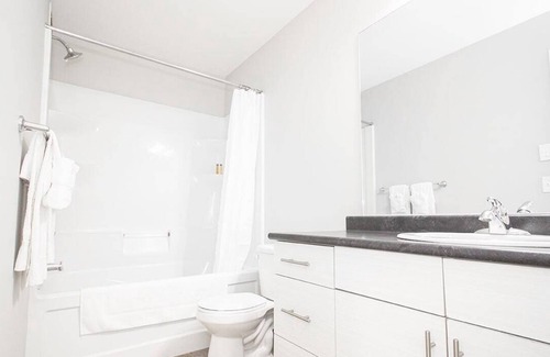 Fort Gary Casa | 4Bed 2Bath Townhouse with Laundry, Parking & Wi-Fi