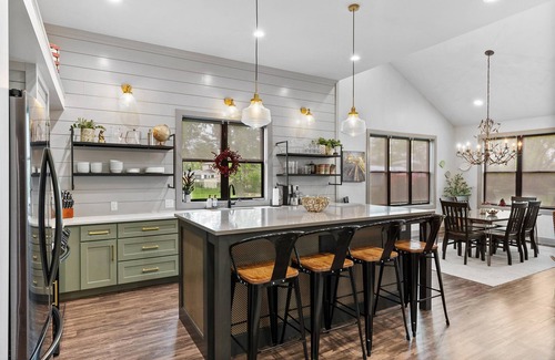 Twin Lakes Casa | 4Bed 3.5Ba Cozy New Construction! Close to Lake Geneva!