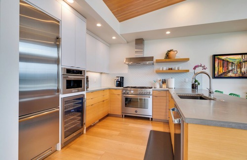 Hood River Casa | 4Bed / 3 Bath Modern, high-end townhome, river view, 1 block to downtown