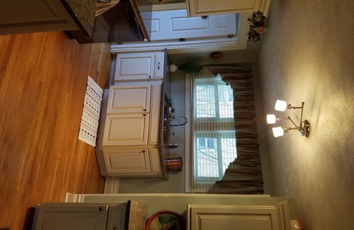 Ashland Casa | 4Bed / 3Bath GREYSTONE COTTAGE