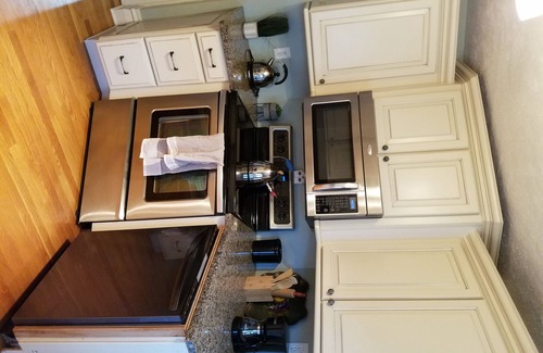 Ashland Casa | 4Bed / 3Bath GREYSTONE COTTAGE