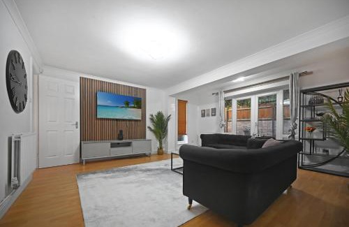 Walton Casa | 4Bed House MK