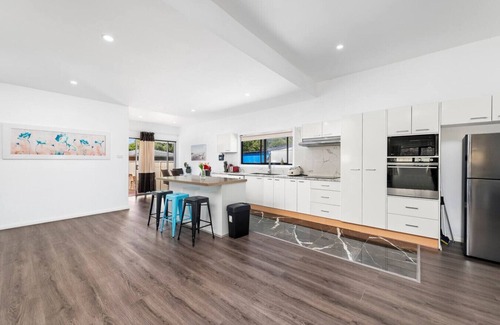Tuggerah Casa | 4Bed Modern Oasis by Station