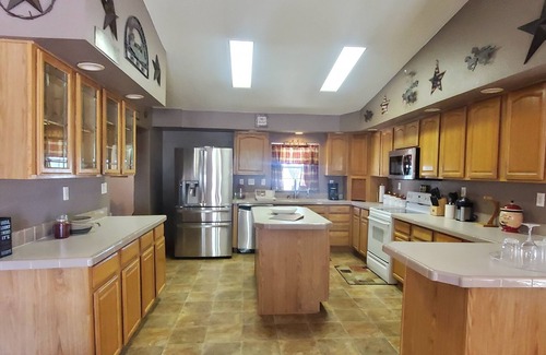 Surprise Casa | 4Bedrm House + Horse Facilities
