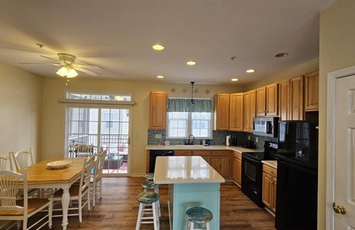 Long Neck Casa | 4bedroom Beach Retreat in charming Long Neck with Rooftop View and lounging deck