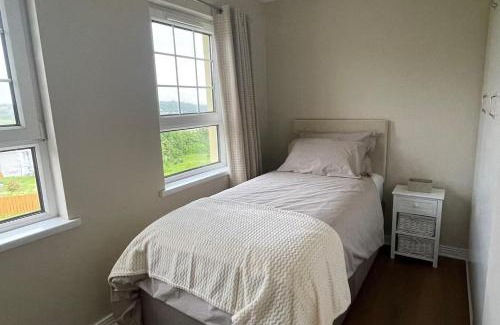 Letterkenny Casa | 4Bedroom House-Letterkenny-PrivateGarden-Sleeps 7