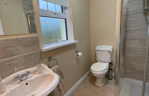 Letterkenny Casa | 4Bedroom House-Letterkenny-PrivateGarden-Sleeps 7