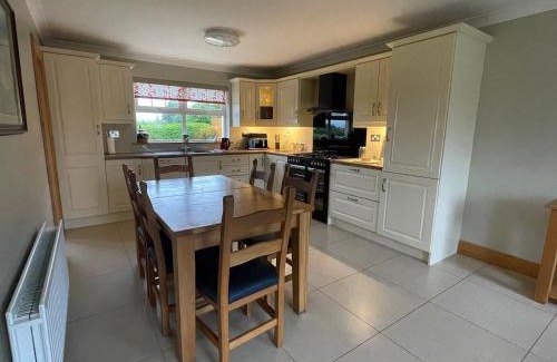 Letterkenny Casa | 4Bedroom House-Letterkenny-PrivateGarden-Sleeps 7