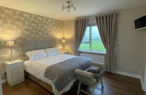 Letterkenny Casa | 4Bedroom House-Letterkenny-PrivateGarden-Sleeps 7