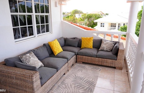 Willemstad Apartamento | Very spacious apartment with a lovely balcony and a view over the neighbourhood