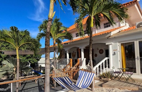 Willemstad Apartamento | Very spacious apartment with a lovely balcony and a view over the neighbourhood
