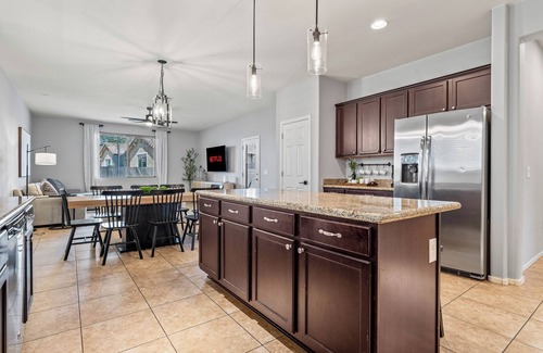 The Pines Casa | 4Br/2.5B Home w/Private Backyard & Shared Pool