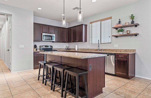 The Pines Casa | 4Br/2.5B Home w/Private Backyard & Shared Pool
