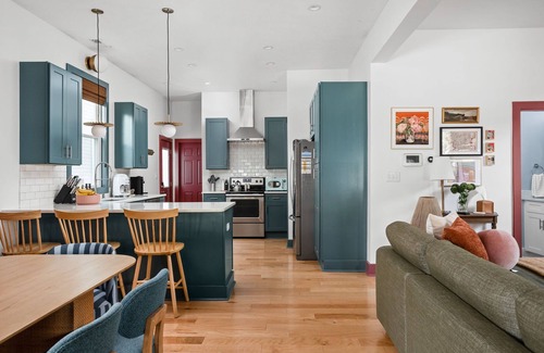 Indianapolis Casa | 4BR 2.5BA Home - Bates Hendricks, Downtown Indianapolis - Minutes to sites