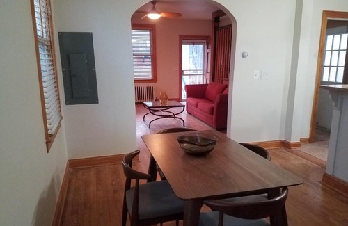 Woodridge Casa | 4BR 2 Full Bath Sleeps 10 Large Yard 2 Cars