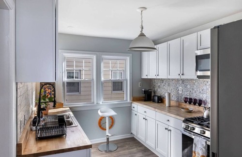 Shaker Heights Apartamento | 4BR/2BA 2-Story near Van Aken District and CLE clinic