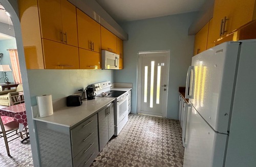 Arecibo Pueblo Apartamento | Centrally-located 4BR-2BA in Arecibo Near Beach UNIT 1