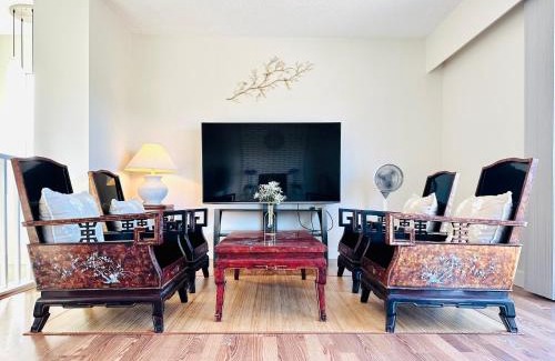Renfrew-Collingwood Casa | 4BR 2BA Downtown-View Cozy House with Parking, Pet-Free