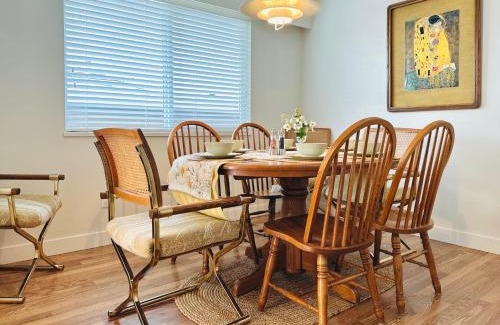 Renfrew-Collingwood Casa | 4BR 2BA Downtown-View Cozy House with Parking, Pet-Free