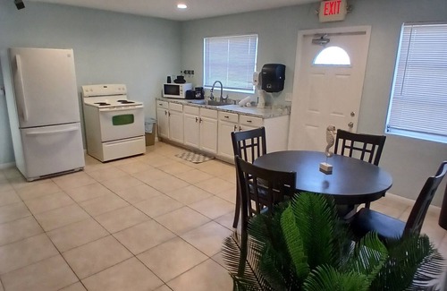 Singer Island Apartamento | 4BR 2BA Near Beach Perfect For Familes