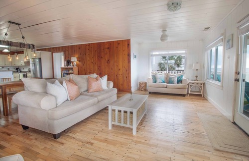 Edisto Island Casa | 4BR 2BA Oceanfront / Classic Beach Bungalow ~ Barefoot Bungalow