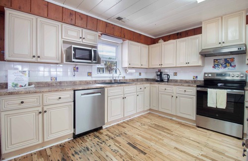 Edisto Island Casa | 4BR 2BA Oceanfront / Classic Beach Bungalow ~ Barefoot Bungalow