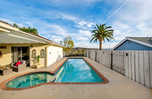 Thousand Oaks Casa | 4BR, 2Ba, View, Jacuzzi, Pool Table, Ping Pong, Smart TVs