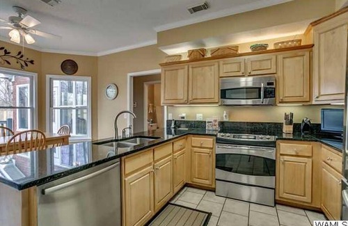 Taylorville Casa | 4BR 3. 5BA 3400 ft2 en casa con un corto viaje al campus
