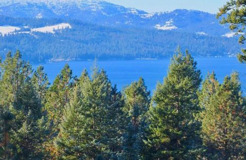 Coeur d'Alene Apartamento | 4BR 3 and half Bath with Spa Whirlpool and Playground for 14 guests