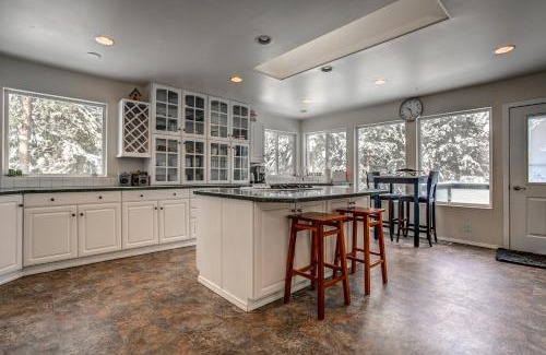 Coeur d'Alene Apartamento | 4BR 3 and half Bath with Spa Whirlpool and Playground for 14 guests