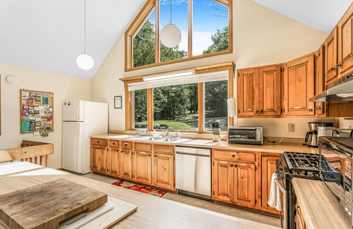 Killington Chalet De Esquí | 4BR/3BA ★ hot tub, sauna, billiards, A/C, & grill!