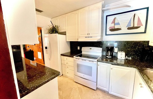 Downtown Hollywood Casa | 4BR, 4BA House Beach, Entertainment, Nightlife