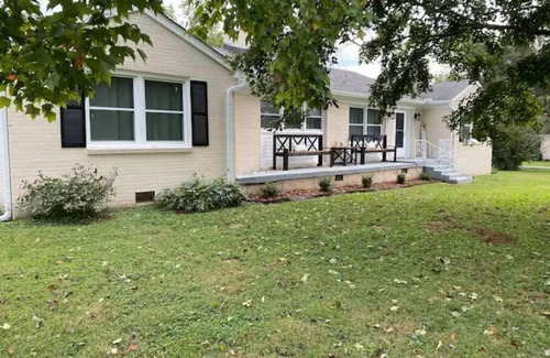 Gallatin Casa | 4BR/4BA House w/yard & Parking/ near Nashville