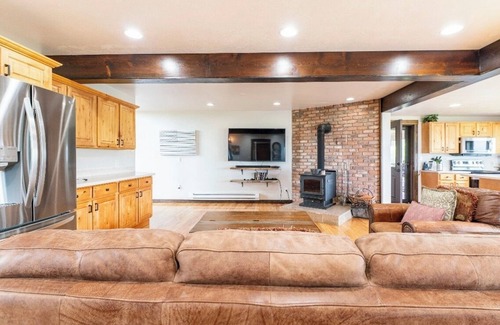 Colorado Springs Casa | 4BR 4BA multi-family with multiple outdoor & indoor living spaces, hot tub, BBQ.