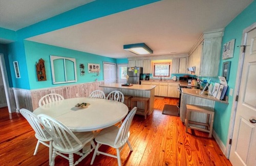 Edisto Island Casa | 4 dormitorios, CUATRO + baños; Frente al mar directo, porche cubierto, sala de fiestas, FP.