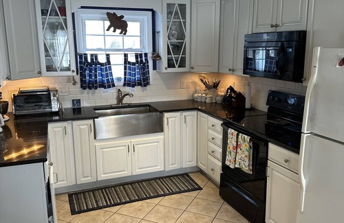 Rye Casa | 4BR Beach House - Perfect for Families! 5 minutes walk to two beaches.