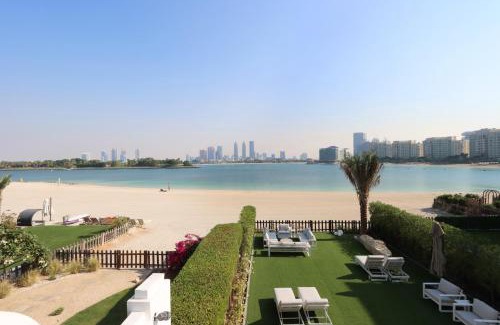 Palm Jumeirah Villa | 4BR Beachfront Palma Villa, Steps to the Beach