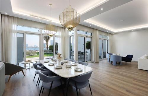 Palm Jumeirah Villa | 4BR Beachfront Palma Villa, Steps to the Beach