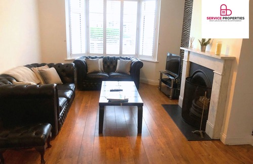 Bedford Apartamento | 4BR Bedford-House FREE Parking