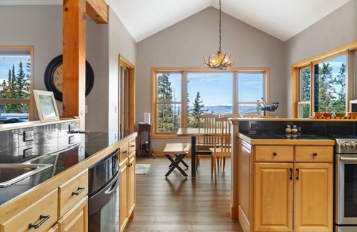 Quandary Village Casa | 4BR Blue River Retreat w/Hot Tub!