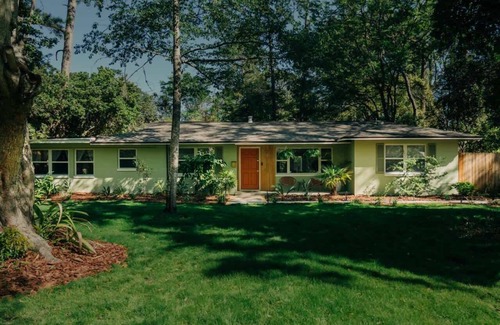 Duckpond Casa | 4BR Boho Oasis w/Mini Golf & Games!
