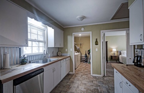 Jackson Casa | 4BR City Retreat w/ Fire Pit, BBQ & Free Parking